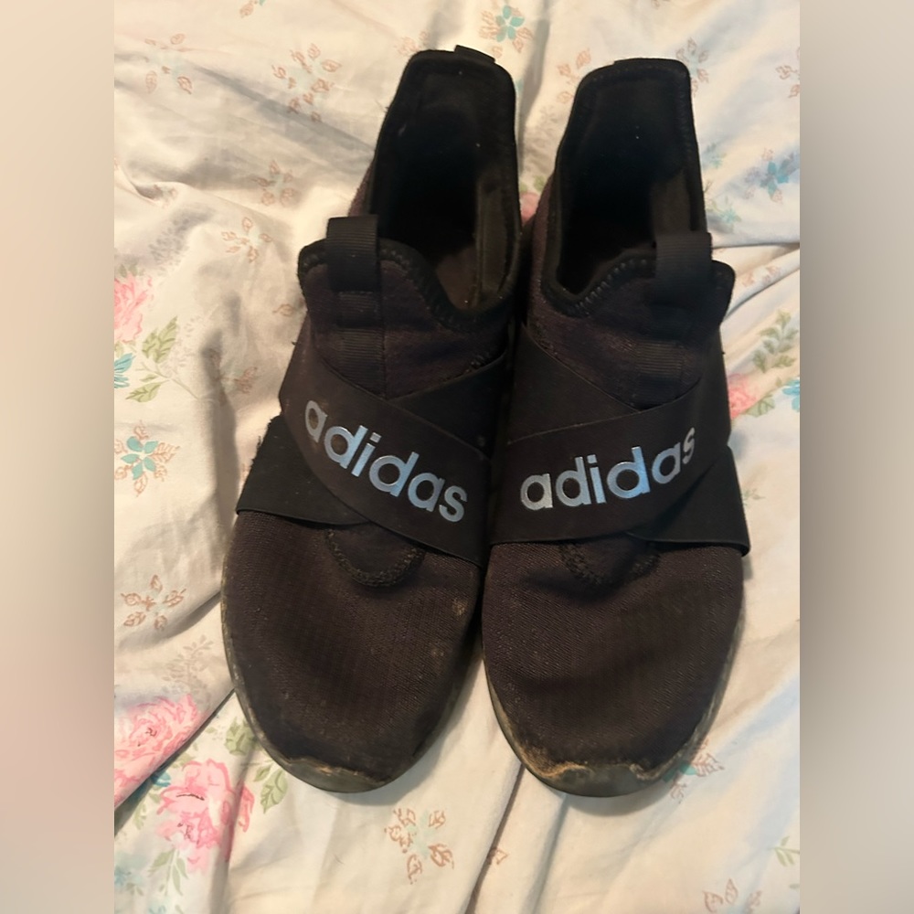 black adidas tennis shoes
